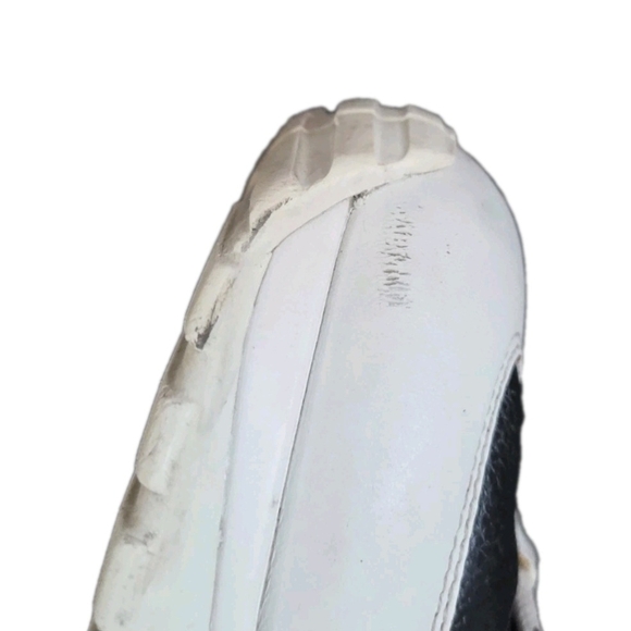 Louis Vuitton White & Black LV Run Away Sneakers - Picture 13 of 16